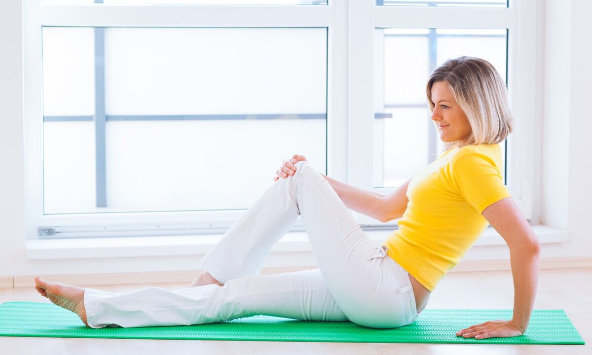 Awọn adaṣe itọju ailera ti ara yoo yọkuro awọn aami aiṣan ti osteochondrosis thoracic